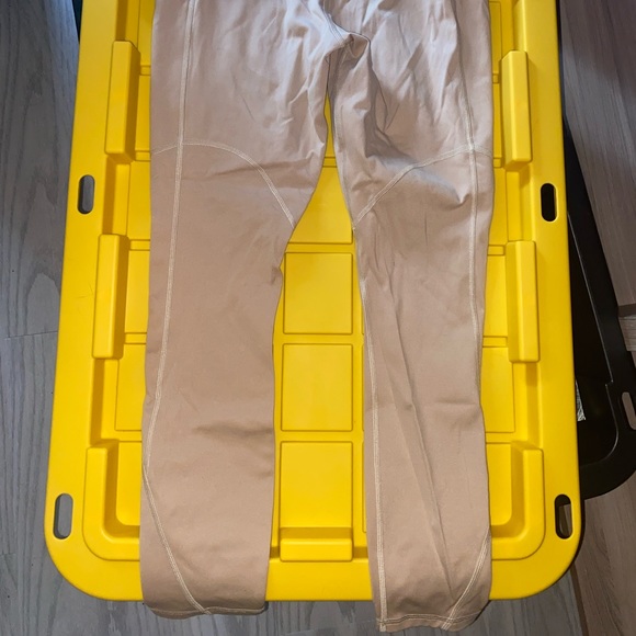 Nude Fabletics leggings size medium - Picture 4 of 5